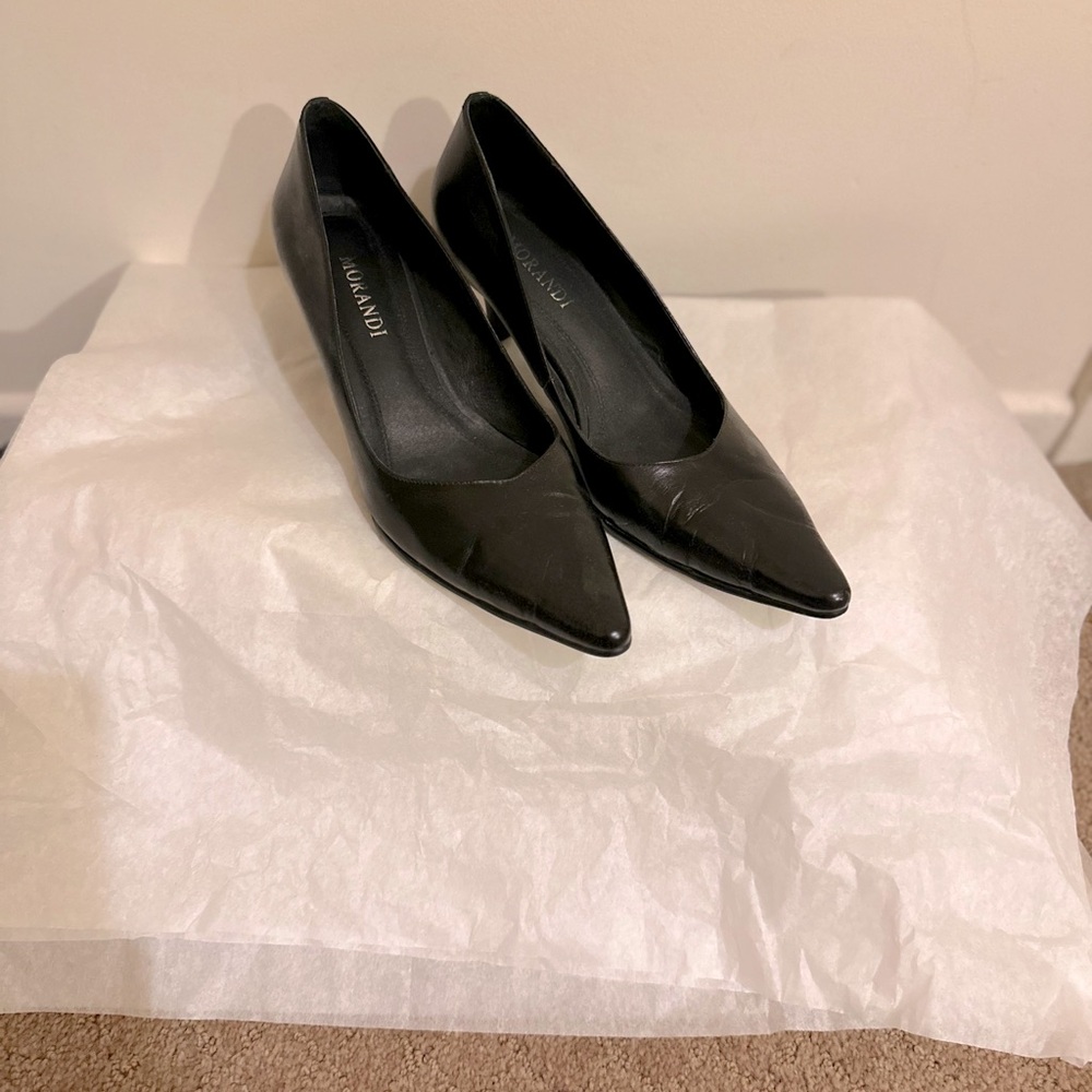 Made in Italy. Size 37 leather shoes 6 cm (2.25” hill).